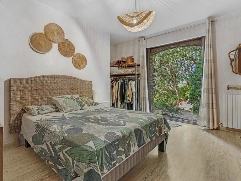 Villa for Sale in Hyeres, Provence Coast (cassis To Cavalaire) 1