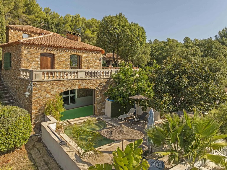 Villa for Sale in Hyeres, Provence Coast (cassis To Cavalaire) 7