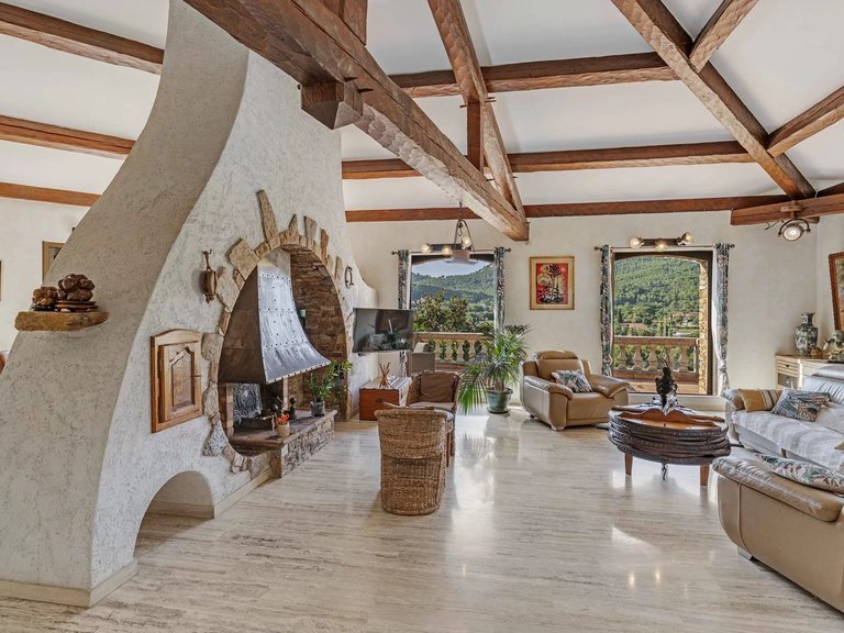 Villa for Sale in Hyeres, Provence Coast (cassis To Cavalaire) 9