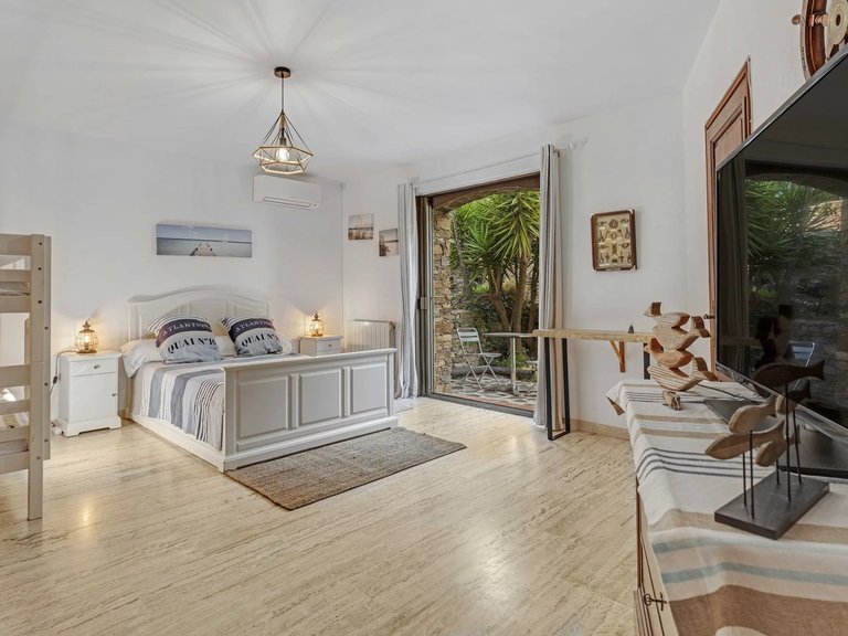 Villa for Sale in Hyeres, Provence Coast (cassis To Cavalaire) 12