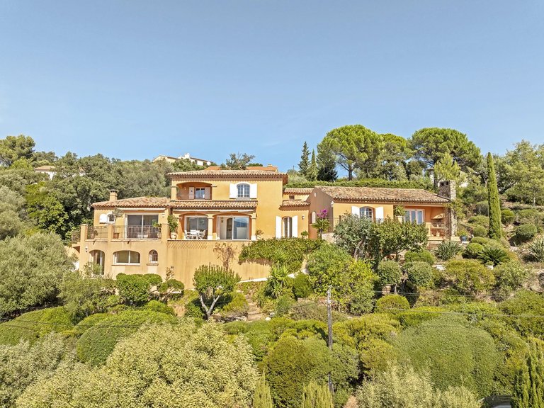Villa for Sale in La Croix Valmer, St. Tropez, Grimaud Area 1