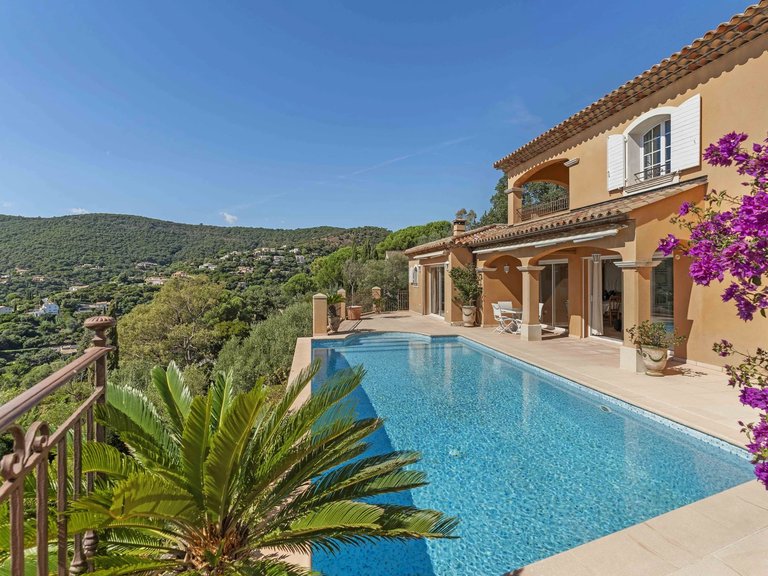 Villa for Sale in La Croix Valmer, St. Tropez, Grimaud Area 13