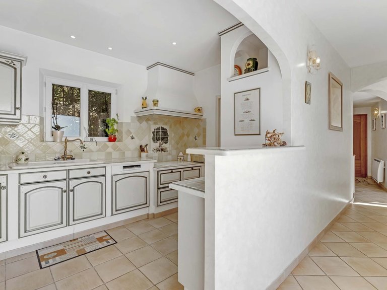 Villa for Sale in La Croix Valmer, St. Tropez, Grimaud Area 7