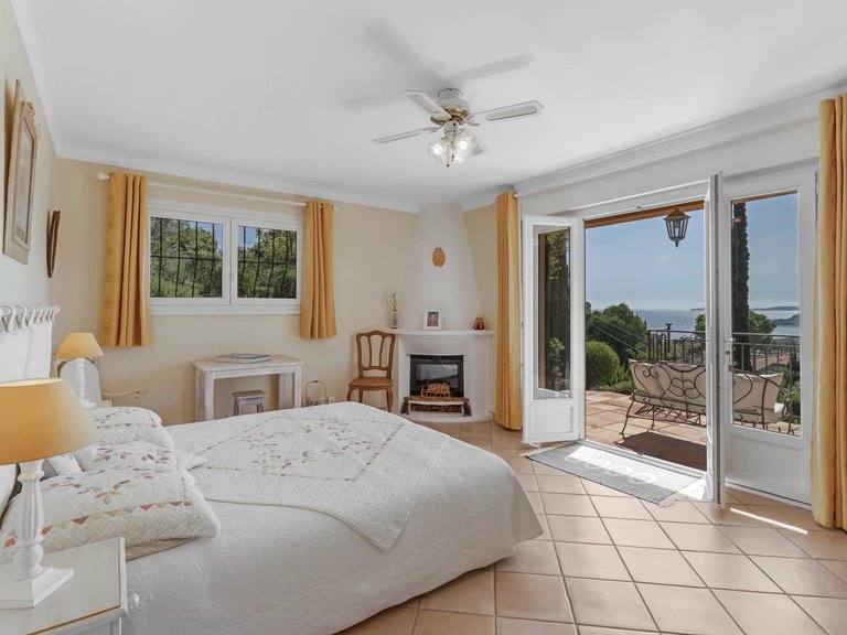 Villa for Sale in La Croix Valmer, St. Tropez, Grimaud Area 9