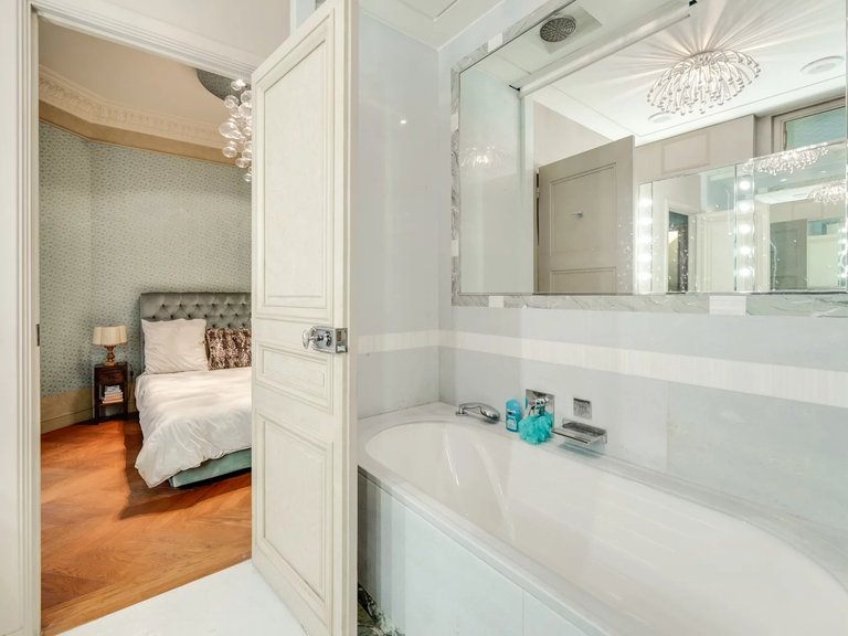 Apartment for Sale in 8th (golden Triangle - Parc Monceau), Golden Triangle - Trocadéro (8th - 16th) 12