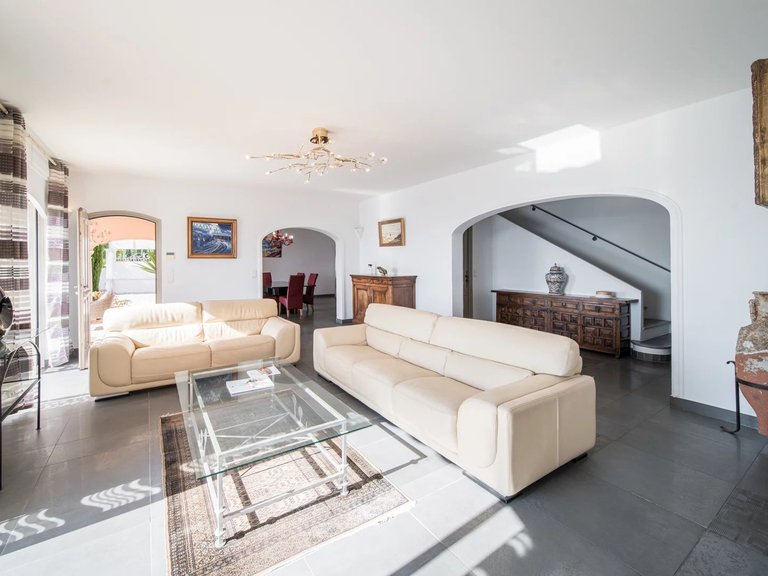 Villa for Sale in Cabris, Mougins, Valbonne, Grasse Area 10