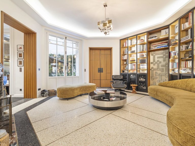 Apartment for Sale in 8th (golden Triangle - Parc Monceau), Golden Triangle - Trocadéro (8th - 16th) 1