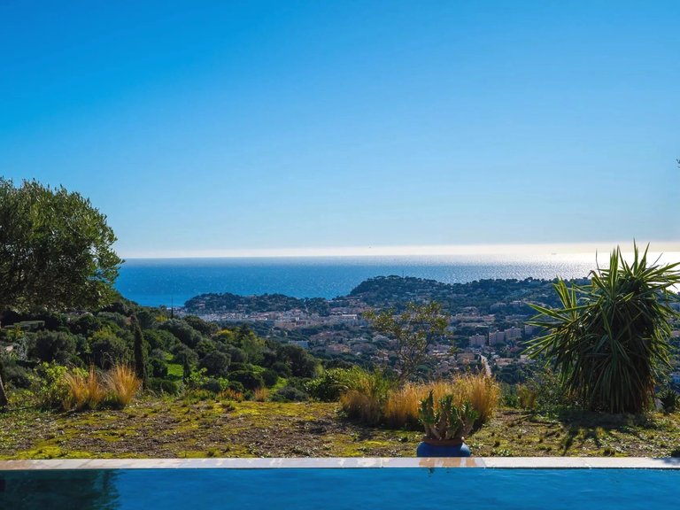 Villa for Sale in Cavalaire Sur Mer, Provence Coast (cassis To Cavalaire) 5