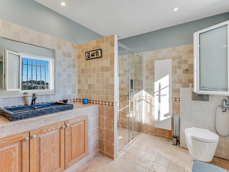 Villa for Sale in Cavalaire Sur Mer, Provence Coast (cassis To Cavalaire) 14