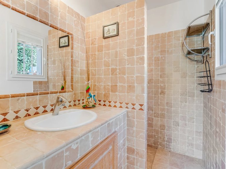 Villa for Sale in Cavalaire Sur Mer, Provence Coast (cassis To Cavalaire) 15