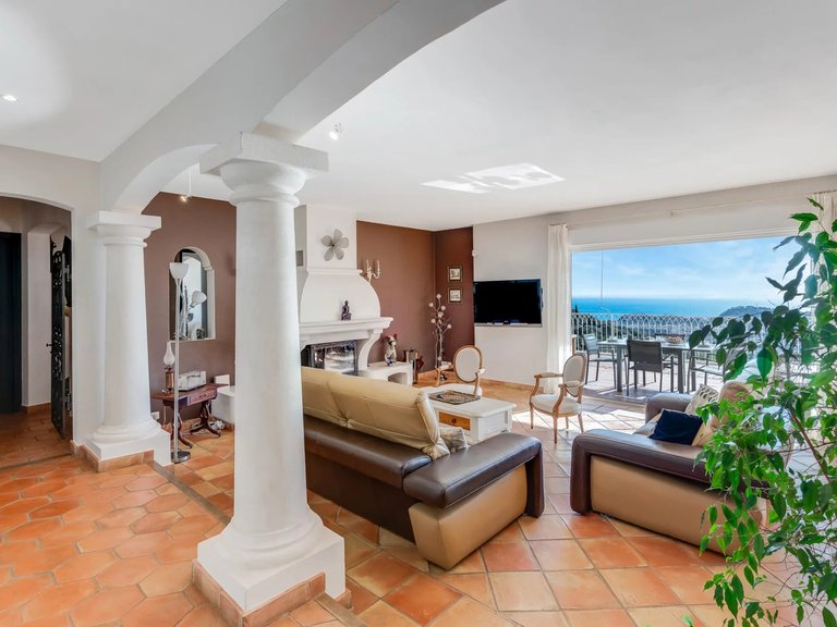 Villa for Sale in Cavalaire Sur Mer, Provence Coast (cassis To Cavalaire) 7