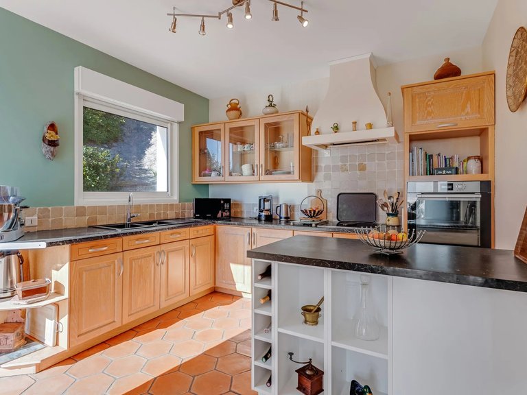 Villa for Sale in Cavalaire Sur Mer, Provence Coast (cassis To Cavalaire) 9
