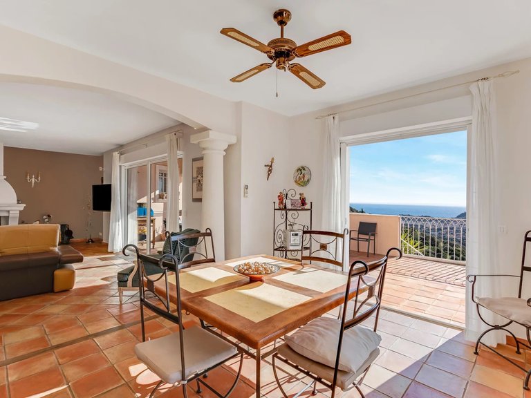 Villa for Sale in Cavalaire Sur Mer, Provence Coast (cassis To Cavalaire) 10