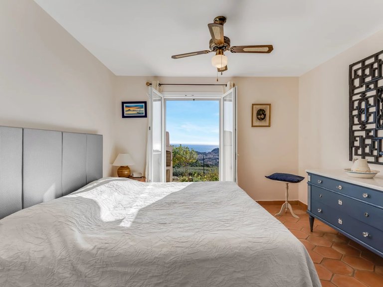 Villa for Sale in Cavalaire Sur Mer, Provence Coast (cassis To Cavalaire) 11