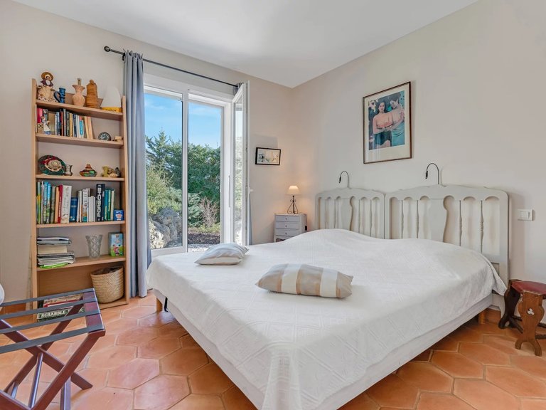 Villa for Sale in Cavalaire Sur Mer, Provence Coast (cassis To Cavalaire) 12
