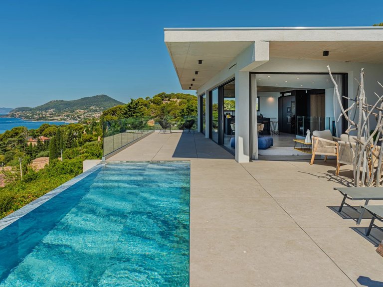 Villa for Sale in Carqueiranne, Provence Coast (cassis To Cavalaire) 2