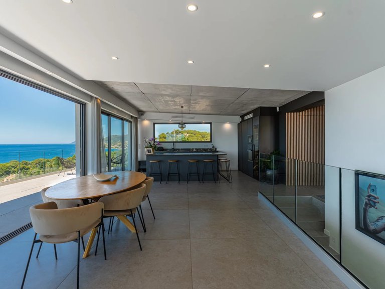 Villa for Sale in Carqueiranne, Provence Coast (cassis To Cavalaire) 4