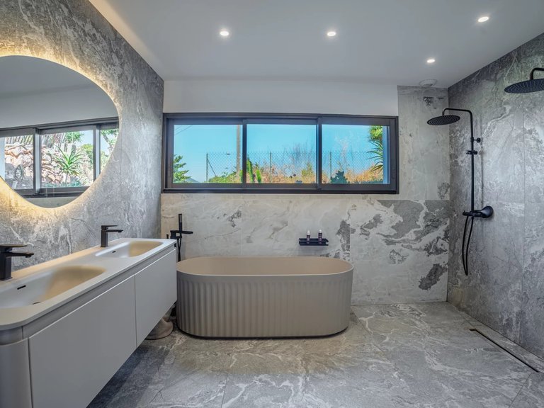 Villa for Sale in Carqueiranne, Provence Coast (cassis To Cavalaire) 6