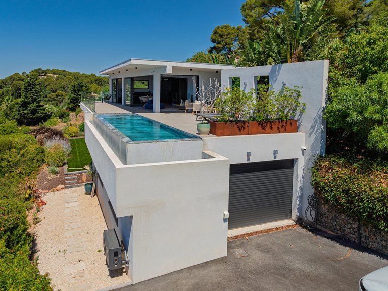 Villa for Sale in Carqueiranne, Provence Coast (cassis To Cavalaire) 8