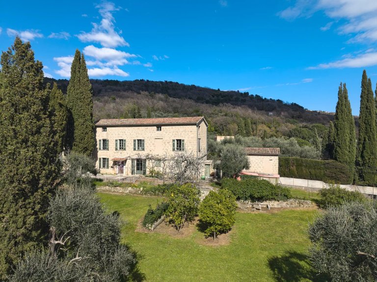 Villa for Sale in Contes, Nice Area 11