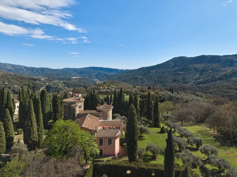 Villa for Sale in Contes, Nice Area 13