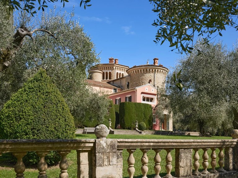 Villa for Sale in Contes, Nice Area 4