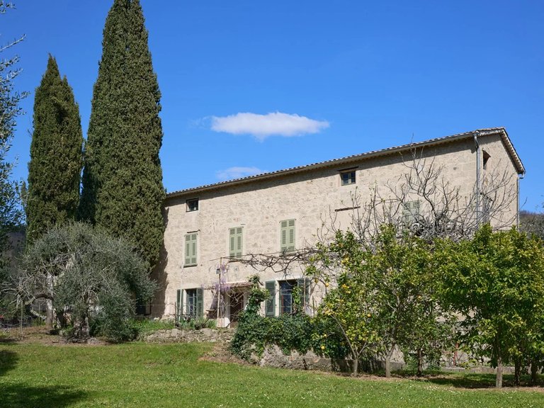 Villa for Sale in Contes, Nice Area 10
