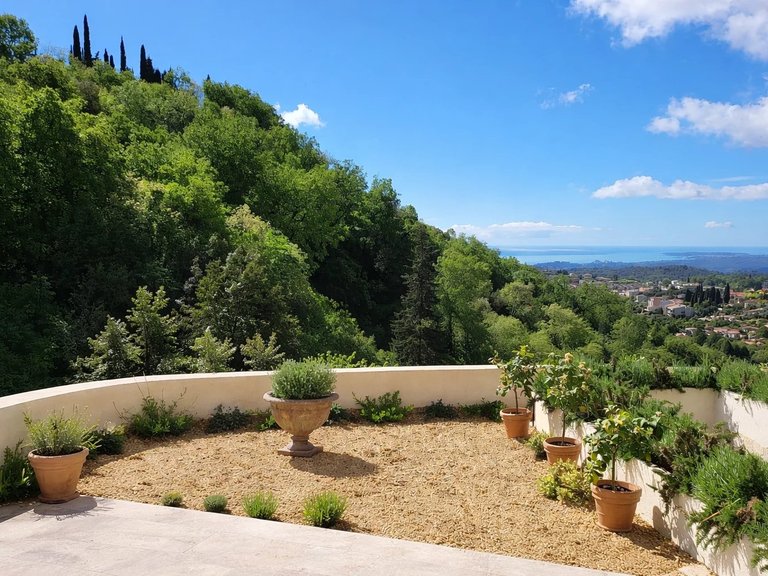 Villa for Sale in Vence, Vence, St. Paul Area 1