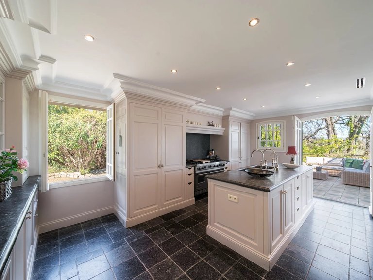 Villa for Sale in Mougins, Mougins, Valbonne, Grasse Area 9