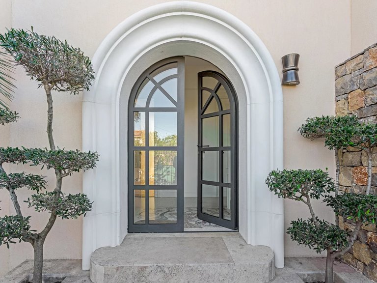 Villa for Sale in Saint Tropez, St. Tropez, Grimaud Area 1