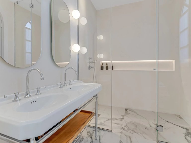 Villa for Sale in Saint Tropez, St. Tropez, Grimaud Area 11