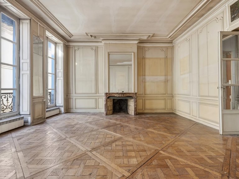 Apartment for Sale in 7th (invalides, Eiffel Tower, Orsay), Paris Left Bank (5th,6th & 7th ) 1