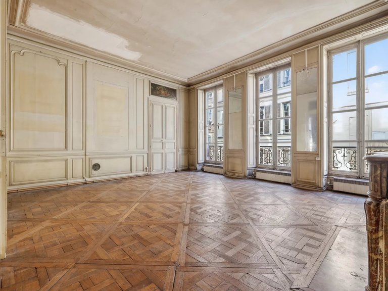 Apartment for Sale in 7th (invalides, Eiffel Tower, Orsay), Paris Left Bank (5th,6th & 7th ) 2