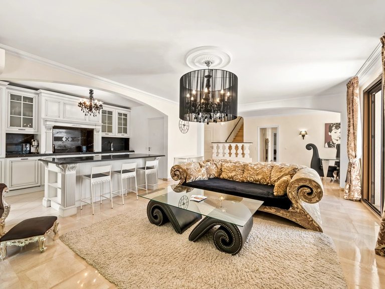 Villa for Sale in Villeneuve Loubet, Antibes Area 11