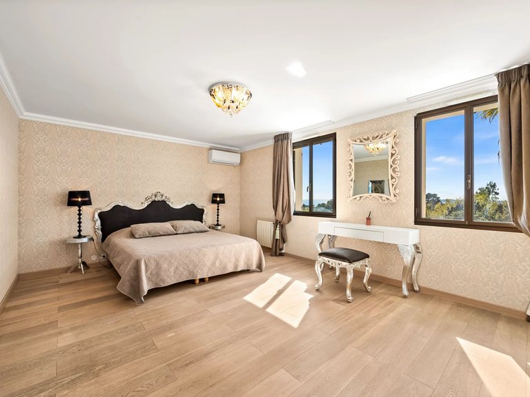 Villa for Sale in Villeneuve Loubet, Antibes Area 13