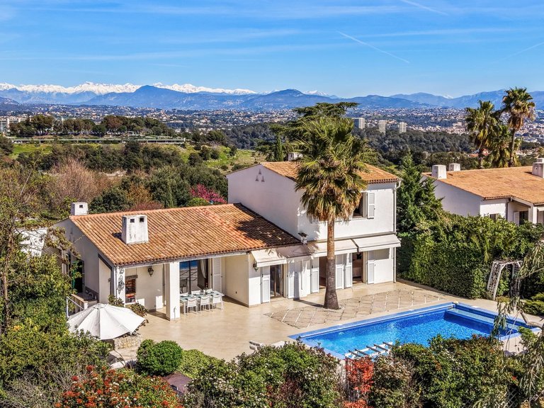Villa for Sale in Villeneuve Loubet, Antibes Area 3