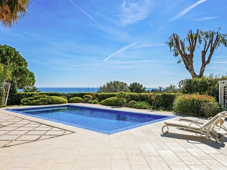 Villa for Sale in Villeneuve Loubet, Antibes Area 4