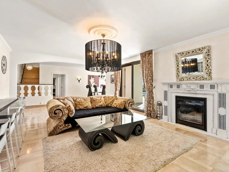 Villa for Sale in Villeneuve Loubet, Antibes Area 9