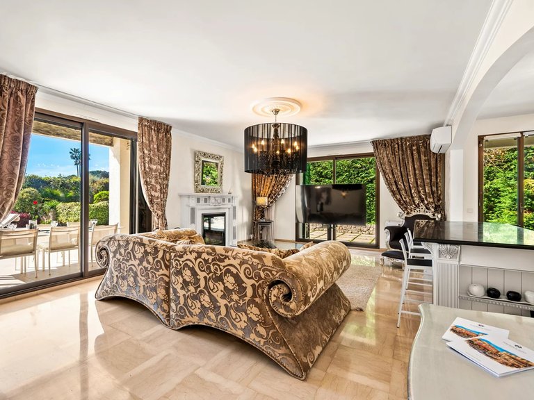 Villa for Sale in Villeneuve Loubet, Antibes Area 10