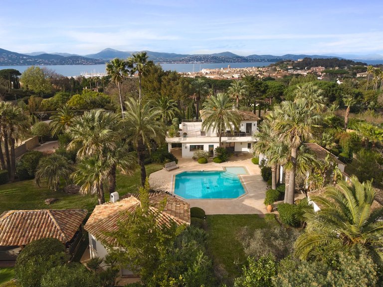 Villa for Sale in Saint Tropez, St. Tropez, Grimaud Area 1
