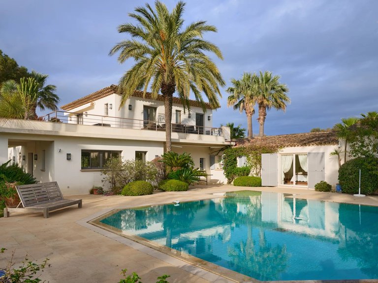 Villa for Sale in Saint Tropez, St. Tropez, Grimaud Area 2