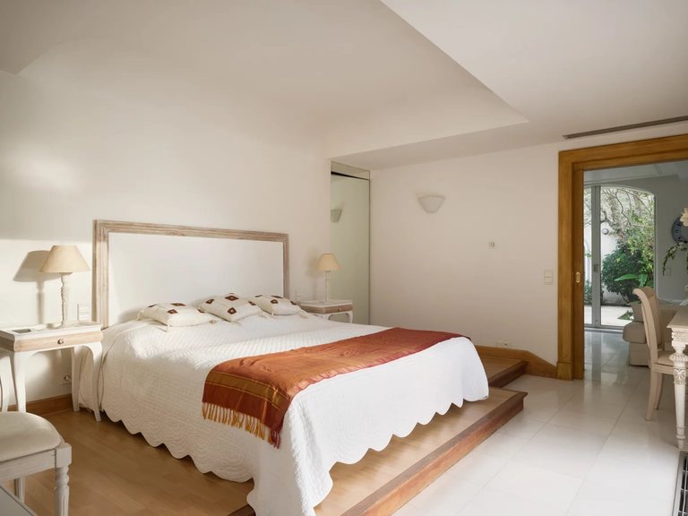 Villa for Sale in Saint Tropez, St. Tropez, Grimaud Area 13