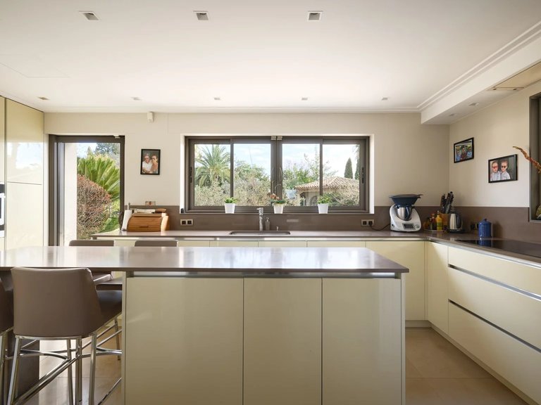 Villa for Sale in Saint Tropez, St. Tropez, Grimaud Area 10