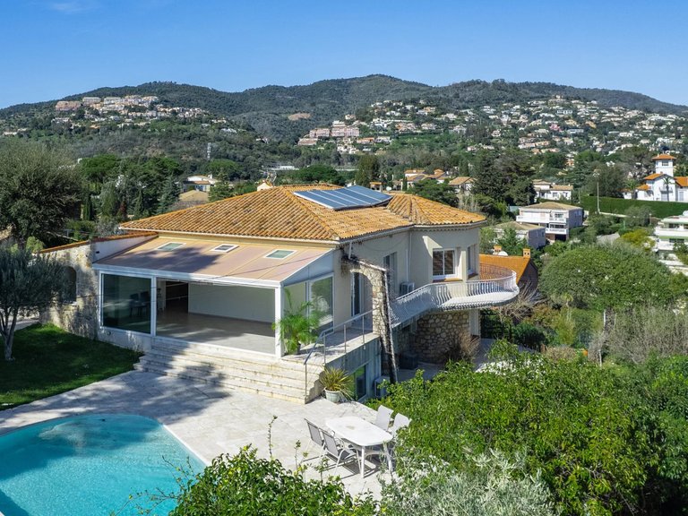 Villa for Sale in Mandelieu La Napoule, Cannes Area 1