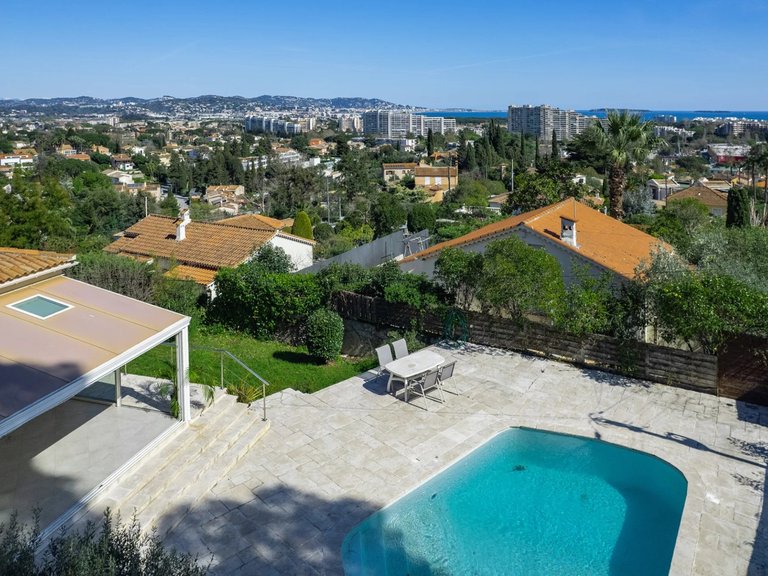 Villa for Sale in Mandelieu La Napoule, Cannes Area 2