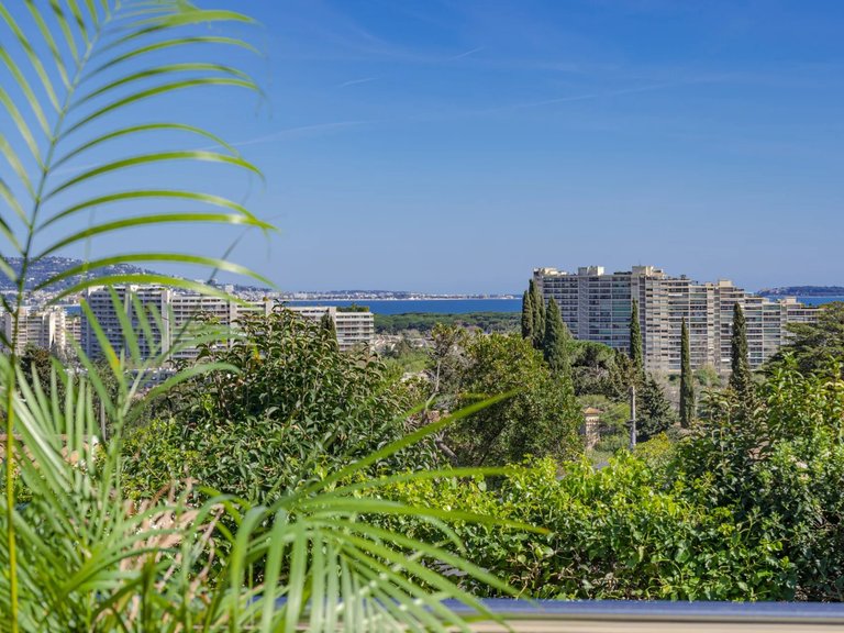 Villa for Sale in Mandelieu La Napoule, Cannes Area 8