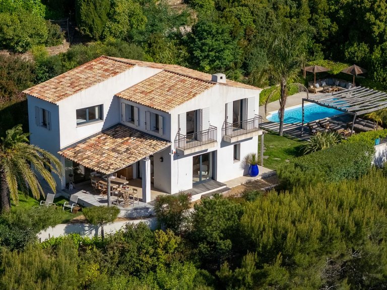 Villa for Sale in La Croix Valmer, St. Tropez, Grimaud Area 2