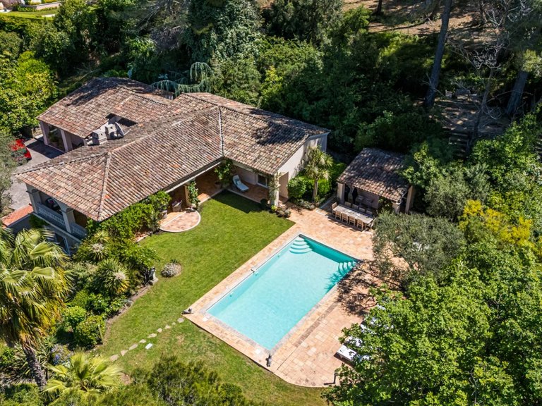 Villa for Sale in Cannes, Cannes Area 2