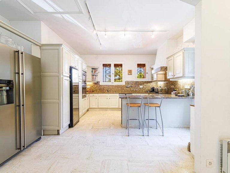 Villa for Sale in Cannes, Cannes Area 12