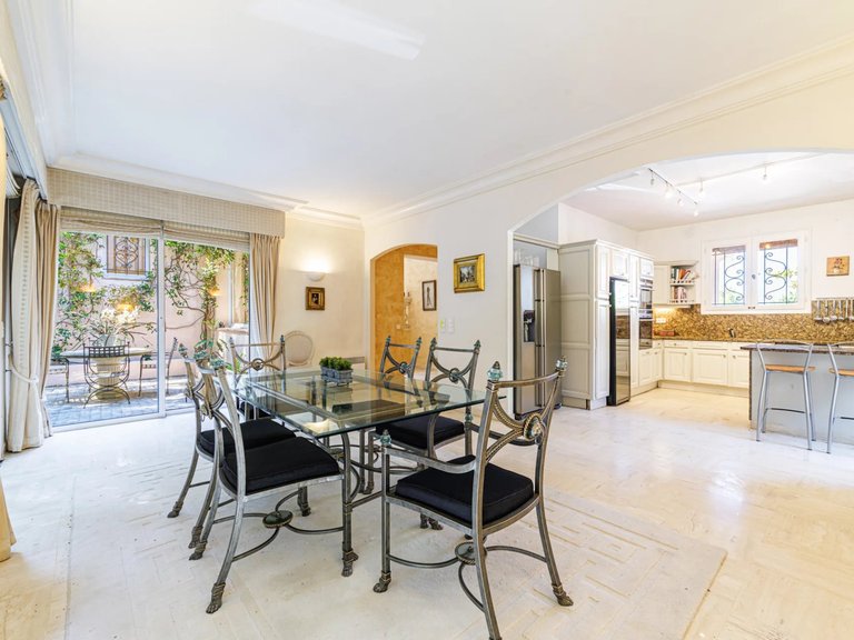 Villa for Sale in Cannes, Cannes Area 13
